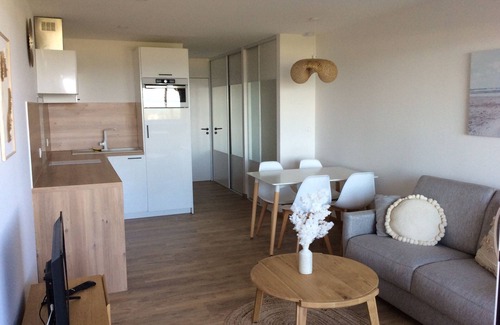 La Cote Radieuse Apartment | Studio 25m2 & terrace 8 m2 sea view for 2 people private box swimming pool WIFI