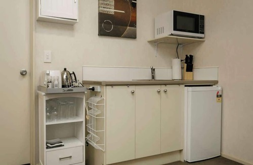 Waipahihi Apartment | Studio 28 Deluxe King Unit