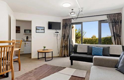 Waipahihi Apartment | Studio 28