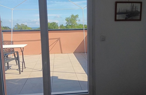 Trelevern Apartment | Studio 34m2 large terrace sea view 2km beaches gr34. Pink granite hillsides