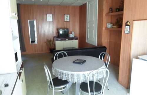 Daglan Apartment | Studio 35 m2 with view of the old mill canal near downtown rue de la gare