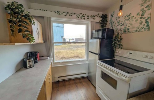 Ste Anne de Beaupre Apartment | Studio 5 | 2 Min Waterfront | BBQ & Fireplace