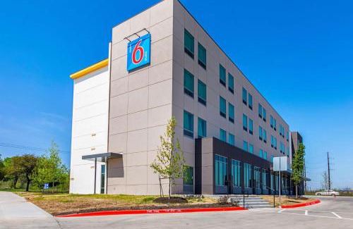 Montopolis Hotel | Studio 6 Austin Airport