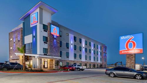 Buda Hotel | Studio 6-Buda, TX