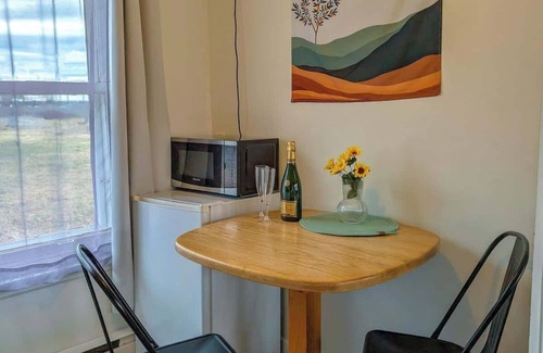 Ste Anne de Beaupre Apartment | Studio 6 | 2 Min Waterfront | BBQ & Fireplace