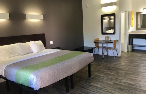 Twin Brook Hotel | Studio 6-Chattanooga, TN - East
