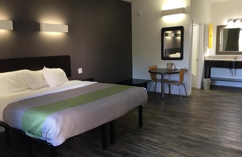 Twin Brook Hotel | Studio 6-Chattanooga, TN - East