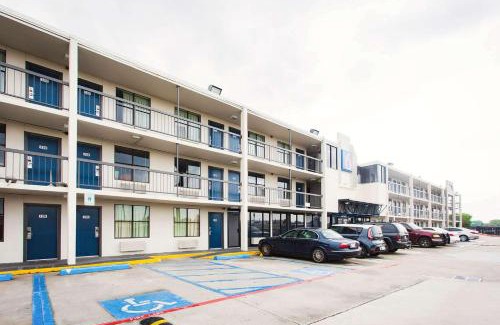 Willow Meadows/Willowbend Area Hotel | Studio 6 Houston TX Medical Center NRG Stadium