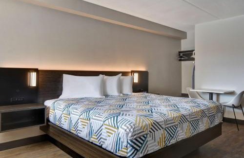 Southside Hotel | Studio 6-Jacksonville, FL - Baymeadows