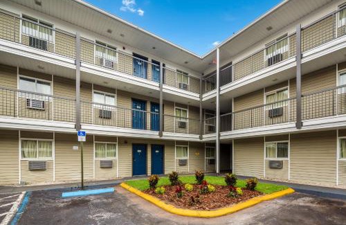 Southside Hotel | Studio 6-Jacksonville, FL - South