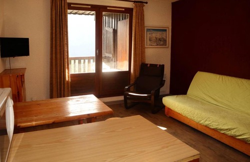 Les Orres Apartment | Studio 6 pers, sud, centre station, balcon, accès pistes - FR-1-322-133