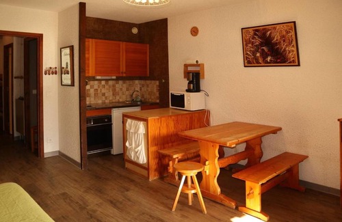 Les Orres Apartment | Studio 6 pers, sud, centre station, balcon, accès pistes - FR-1-322-133