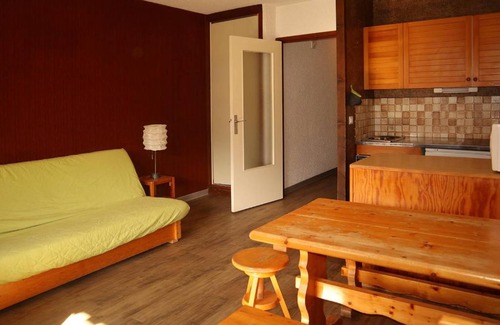 Les Orres Apartment | Studio 6 pers, sud, centre station, balcon, accès pistes - FR-1-322-133