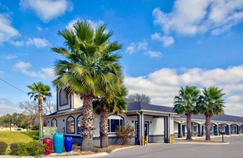 Pleasanton Hotel | Studio 6-Pleasanton, TX