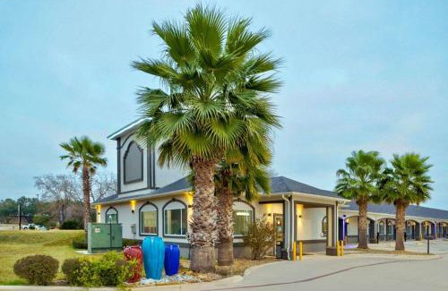 Pleasanton Hotel | Studio 6-Pleasanton, TX