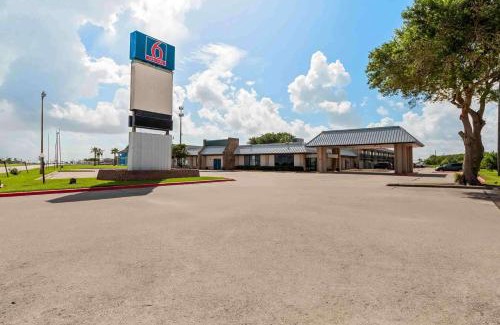Port Lavaca Hotel | Studio 6 Port Lavaca, TX
