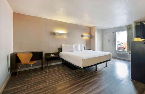 North San Antonio - SAT Hotel | Studio 6-San Antonio, TX - Airport