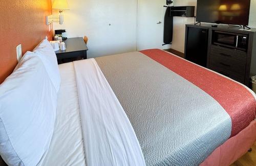 Bellflower Hotel | Studio 6 Suites – Bellflower, Ca - Los Angeles