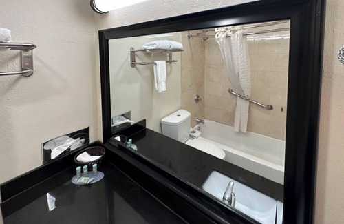 Dallas Design District Hotel | Studio 6 Suites - Dallas, TX - Downtown