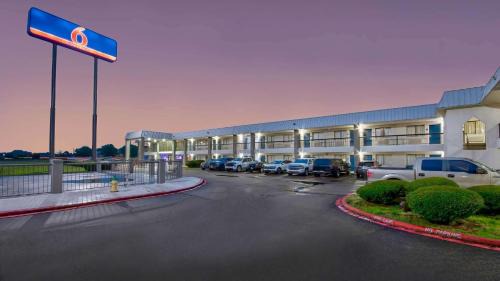 Texarkana Hotel | Studio 6 Texarkana TX