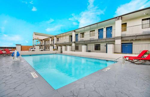 Texas City Hotel | Studio 6 - Texas City, TX