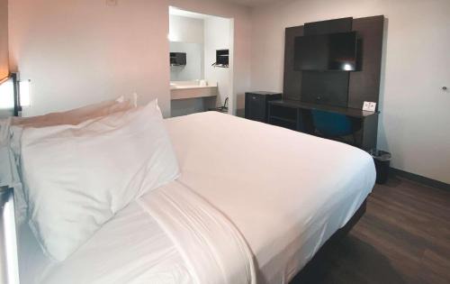 West Sacramento Hotel | Studio 6 West Sacramento CA