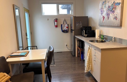 South Central Apartment | Studio 628 Beautiful South Pandosy and Hospital area