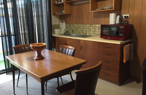 Mount Gambier Apartment | Studio 8 B & B - Perfect central location