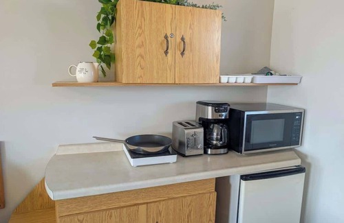 Ste Anne de Beaupre Apartment | Studio 8 | 2 Min Waterfront | BBQ & Fireplace