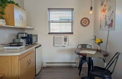 Ste Anne de Beaupre Apartment | Studio 8 | 2 Min Waterfront | BBQ & Fireplace