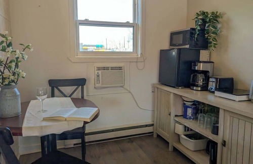 Ste Anne de Beaupre Apartment | Studio 9 | 2 Min Waterfront | BBQ & Fireplace