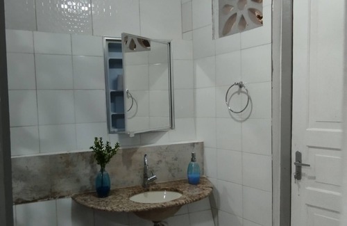 Valparaiso Apartment | Studio Adélia Prado suite
