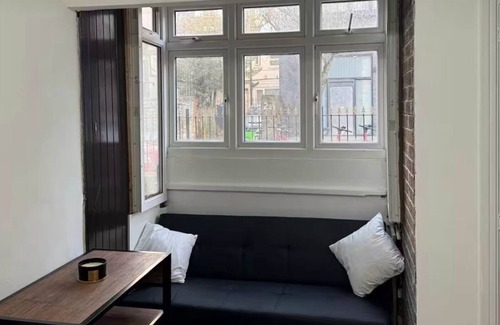 Kilburn Apartment | Studio A– Elegant Chic Retreat Near London Landmarks