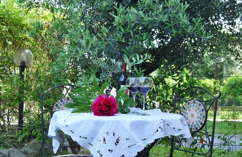 Fiumaretta Apartment | Studio apartment near the sea, with garden and private parking " The Seagull"