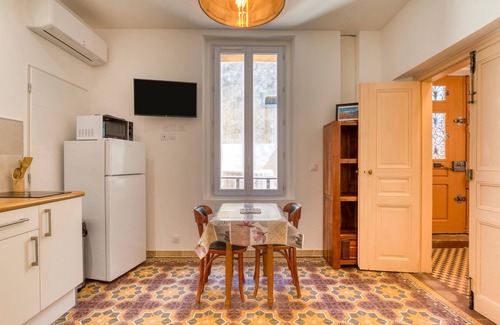 Aspiran Apartment | Studio "A La Bonne Franck'ette" with Private Terrace, Wi-Fi and Air Conditioning