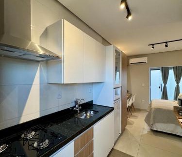 Jardim Palmeiras Apartment | Studio aconchegante com varanda e garagem exclusiva