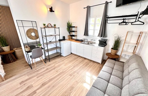 Paros Apartment | Studio 'Aeolian Blu 11' with Sea View, Wi-Fi and Air Conditioning