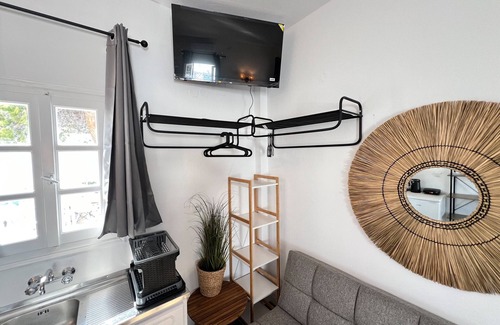 Paros Apartment | Studio 'Aeolian Blu 11' with Sea View, Wi-Fi and Air Conditioning