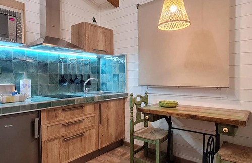 Hoya de los Patos Apartment | Studio 'Aitana' with Shared Pool, Wi-Fi and Air Conditioning