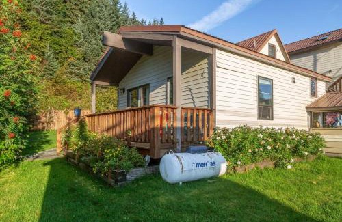Seward Apartment | Studio-Alaska's Point of View-Private-intown