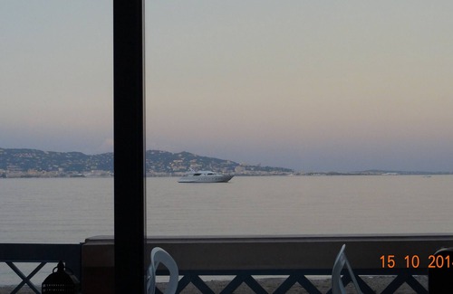 Theoule-sur-Mer Apartment | studio + alcove on the beach facing Cannes