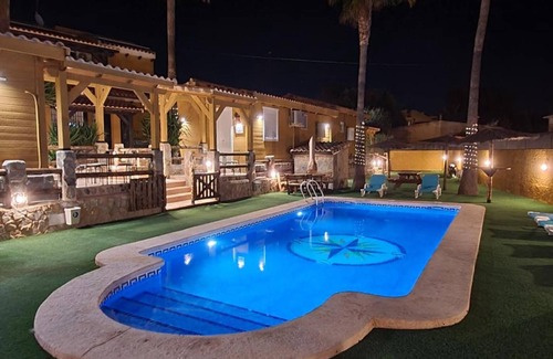 Hoya de los Patos Apartment | Studio 'Altea' with Shared Pool, Wi-Fi and Air Conditioning