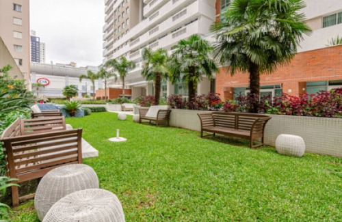 Matriz Apartment | Studio Amarelo, com ar e garagem ao lado shopping.