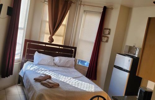Pelham Gardens Apartment | STUDIO and ONE BEDROOM APARTMENTS