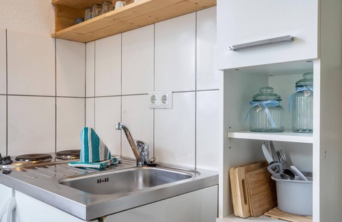 Reinberg Apartment | Studio Apartment 'Minimalistisch Bootsmann Koje' with Shared Terrace, Wi-Fi and Air Conditioning