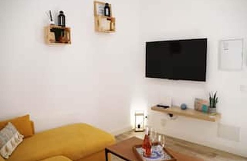 Alcala de los Gazules Apartment | Studio Apartment 'Amores Loft Rural' with Wi-Fi and Air Conditioning