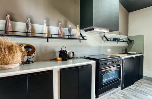 Formentera de Segura Apartment | Studio Apartment 'Suite La Vuelta' with Mountain View, Wi-Fi and Air Conditioning
