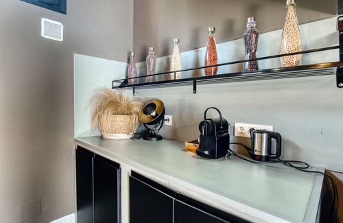 Formentera de Segura Apartment | Studio Apartment 'Suite La Vuelta' with Mountain View, Wi-Fi and Air Conditioning