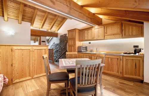 Cerisey Apartment | Studio Apartment 'Aux Pieds Du Malatra' 1' with Wi-Fi