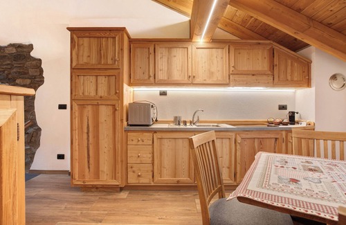 Cerisey Apartment | Studio Apartment 'Aux Pieds Du Malatra' 1' with Wi-Fi
